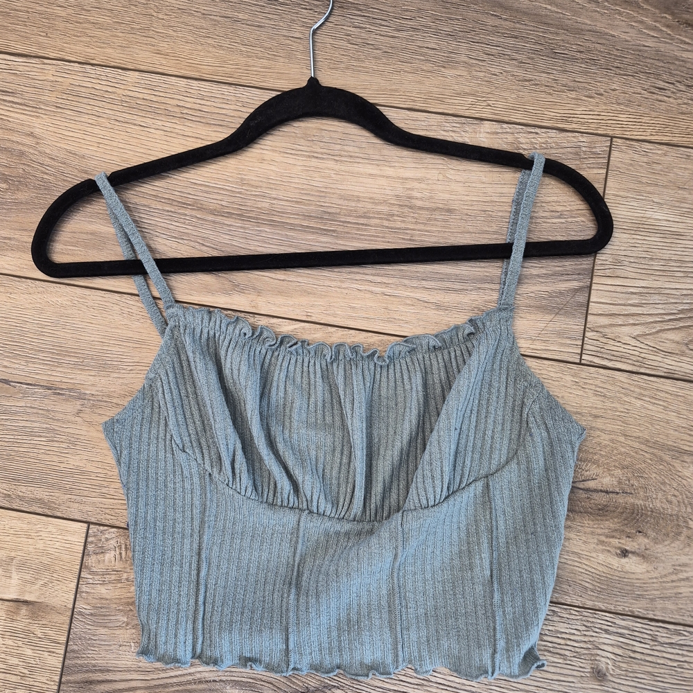 📚 Ribbed Ruffle-Edge Cami Crop Top - Sage Green Size M